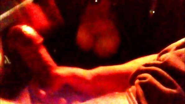 Бадди шинэ хөрш MILF-тай уулзаж, түүнийг хар буйдан дээр эзэмшдэг